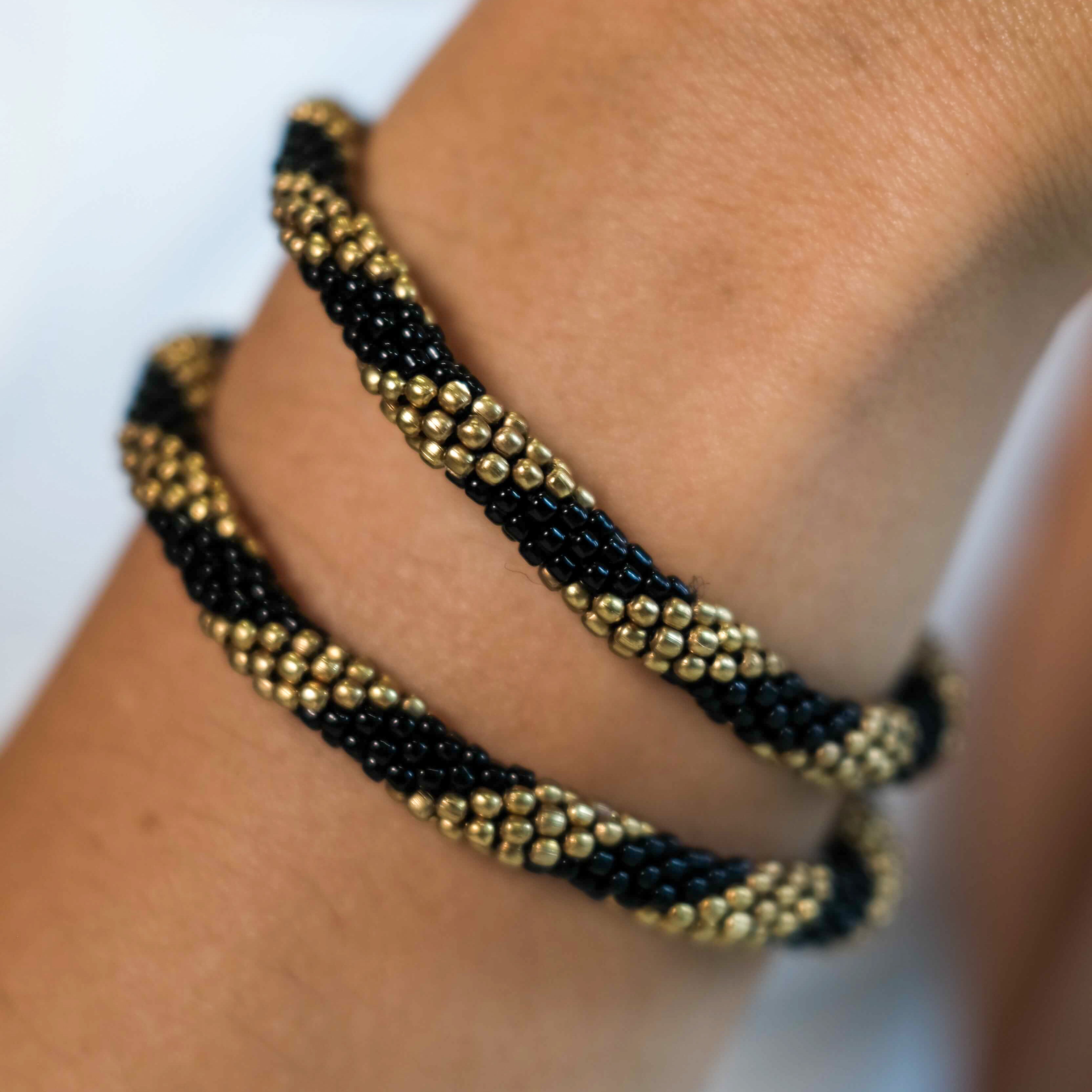 METAL TWISTER - Roll-on Armband mit Messingperlen