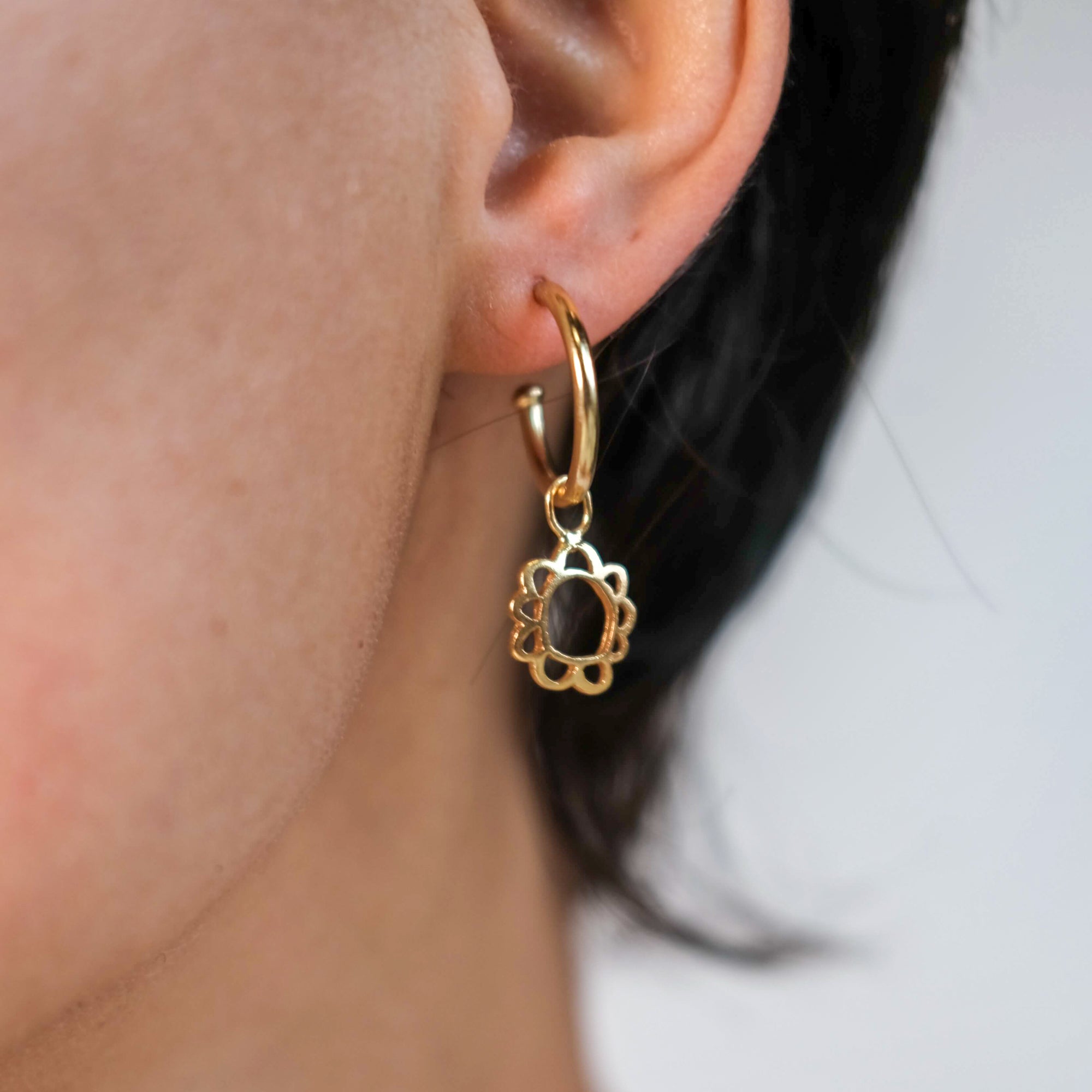 CHARMS - Viva Kreolen Blumen: Messing vergoldet