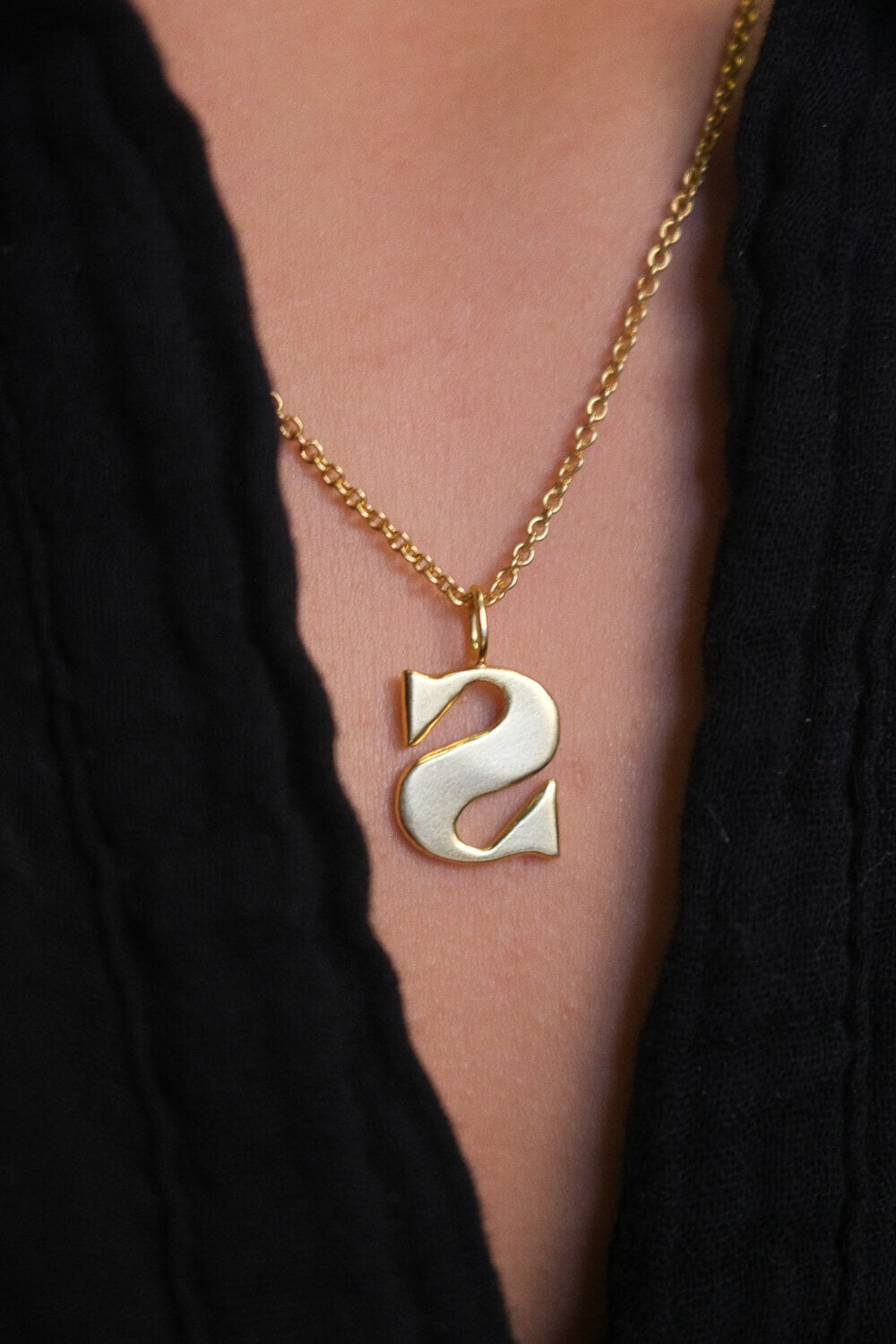 Pendentif lettre minuscule