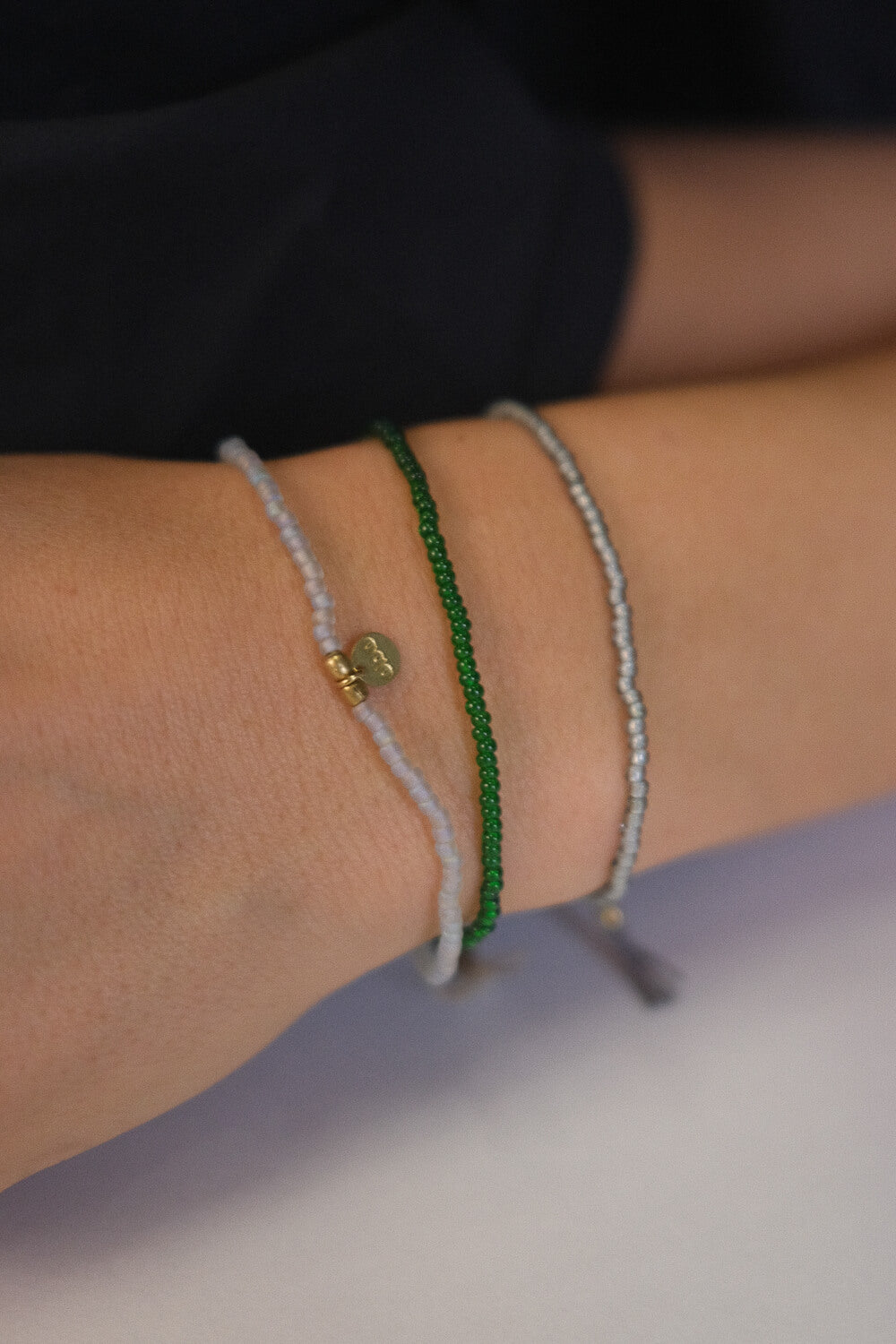 AURA - Bracelet extensible gris scintillant 
